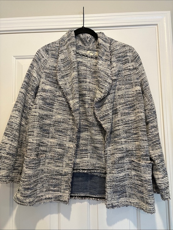 Max Studio Tops - 2 piece set Max Studio Navy & White Bouclé Open Jacket with matching sleeves top